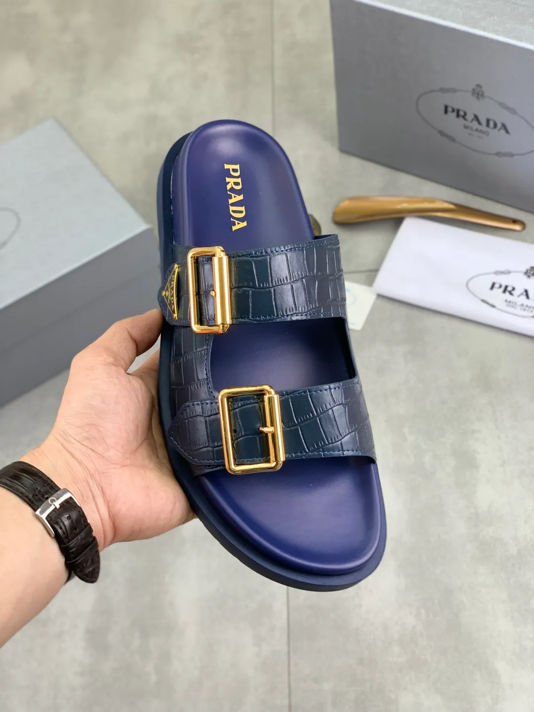 Men's shoes 💰P340💰【New style】🎁🎁🎁 PRADA Prada's new casual slippers, original official website, perfect workmanship, transmitting a kind of noble luxury, sublimating its definition of luxury in Prada's high-end extraordinary craftsmanship. Original combination outsole, code number: 38-44 (45 customized) Multiple colors 🉑️ to choose from
